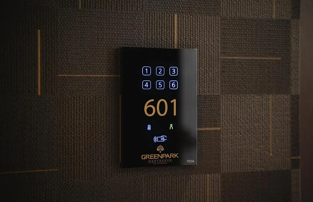 Green Park Penthouse Suite & Pool - Heated Pool --1